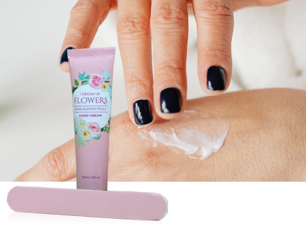 Vi presenterar vårt nya presentset med handkräm: Floral Elegance